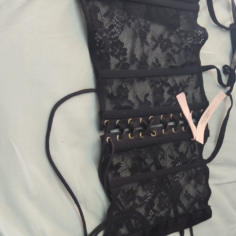 Victoria's Secret Black Floral Lace Top - Picture 5 of 9